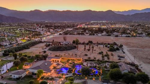 The Stallion Estate Sleeps 24, Theater, Game Room, Pickle ball! in Indio, USA