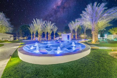 The Stallion Estate Sleeps 24, Theater, Game Room, Pickle ball! in Indio, USA