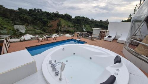 Mahkota Sangkuriang Bandung in Cisarua