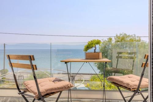 Helen's Seaview in Aliveri