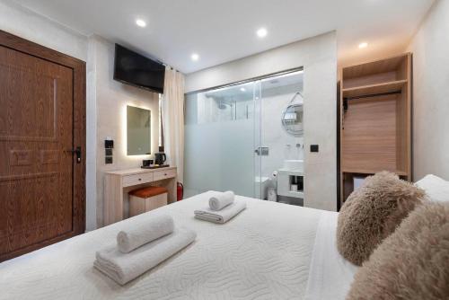 Double Room image 1