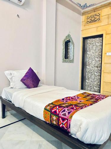 Deluxe Double or Twin Room image 4