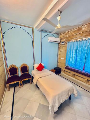 Deluxe Double or Twin Room image 8
