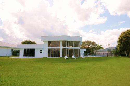 The Monochrome Villa
