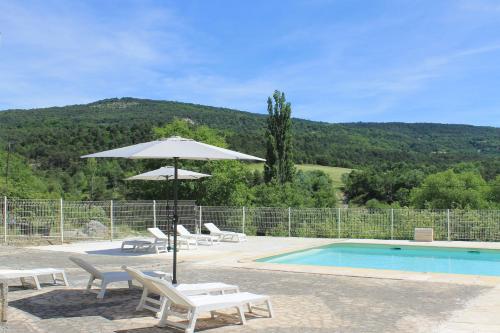Úszómedence, L' ABBADIE in Simiane-la-Rotonde