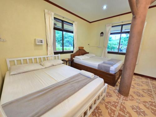 Rainbow Bungalow Haadrin Koh Phangan Room Type - Deluxe Queen Room with Two Queen Beds