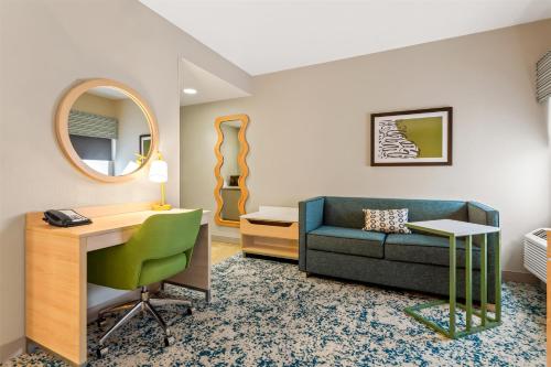 1 king bed, 1 sofa bed