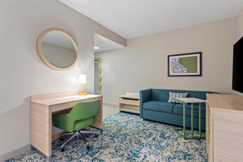 Hampton Inn & Suites St. Petersburg/Downtown - image 12