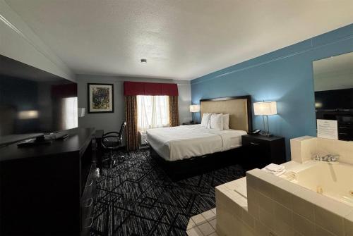 Baymont by Wyndham Litchfield - image 43