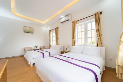 Deluxe Family Room image 9