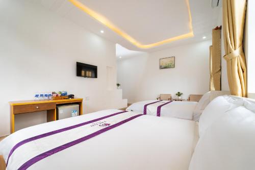Deluxe Family Room image 3