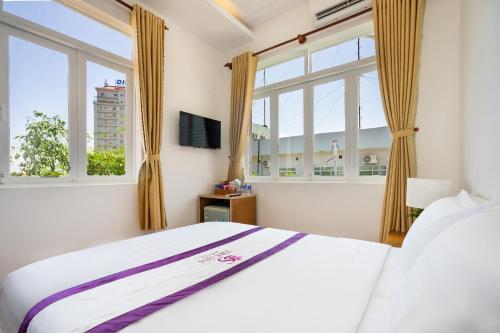 Superior Queen Room image 9