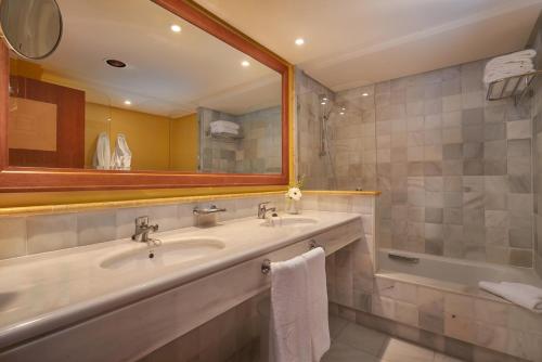 room detail thumbnail 2