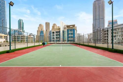 Studio Steps from JBR Beach and Marina Walk, Conveniently located near Ain Dubai, Dec Towers T2, Dubai Marina by Deluxe Holiday Homes, Dubai (foto 5)