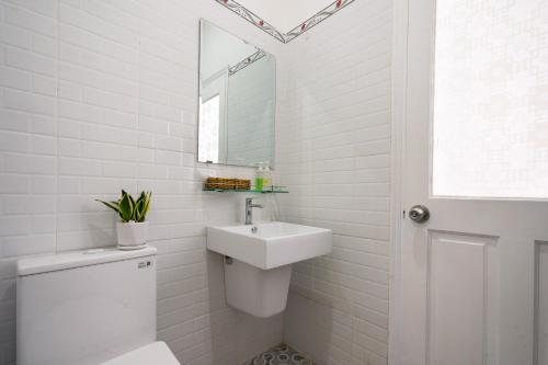 Queen Room image 1