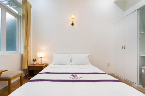 Queen Room image 5