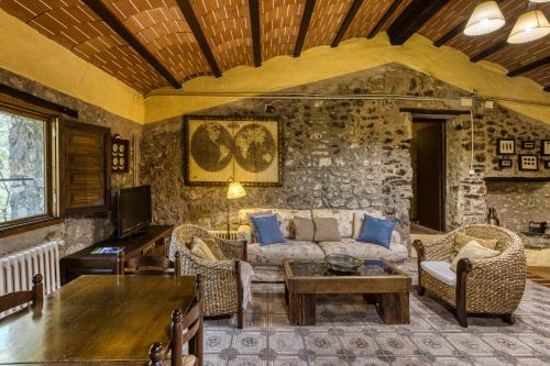 Can Pei in Montagut i Oix