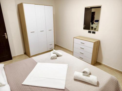Two-Bedroom Apartment with Balcony and Sea View image 5