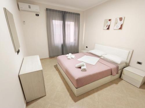 Two-Bedroom Apartment with Balcony and Sea View image 4