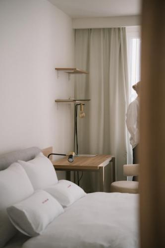 Double Room image 9