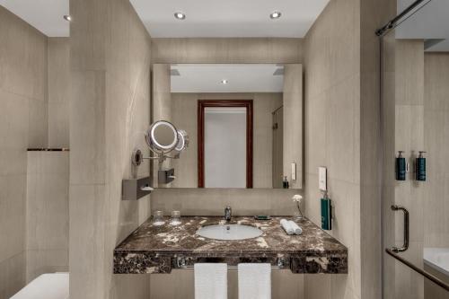 Twin Room image 3