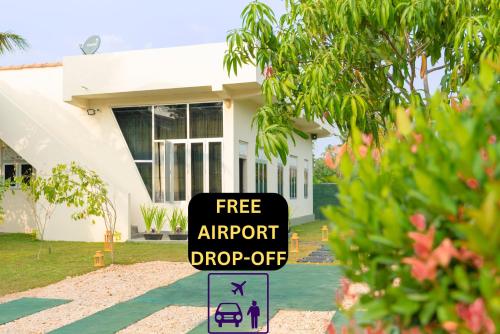 Bliss Loft - Airport Villa Rooms with Shuttle Service
