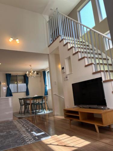 Direct access to Shinjuku 1 station, atrium living room, super large entrance