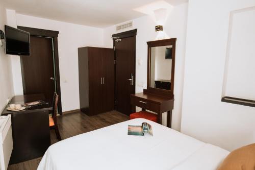 Hotel Duke Armeneasca City Center