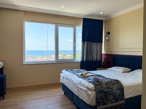 Double Room with Sea View image 5