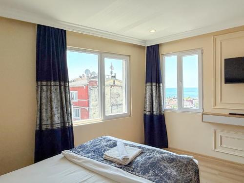 Double Room with Sea View image 4