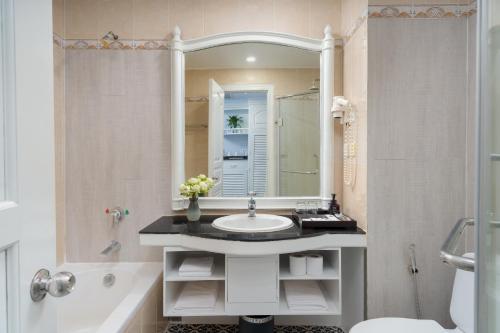 room detail thumbnail 1