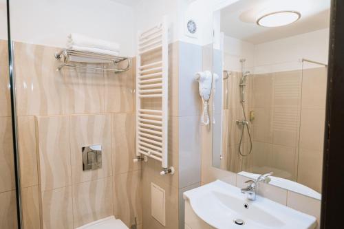 Double Room with Terrace image 7
