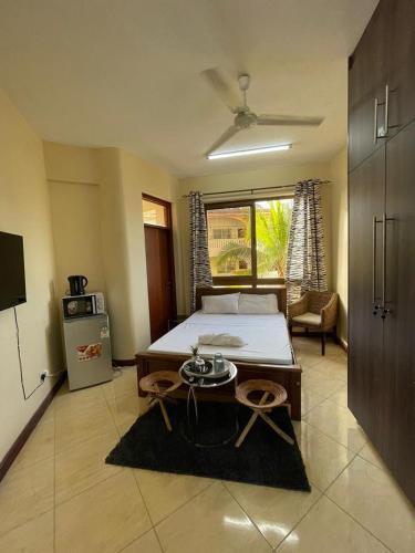 Nyali BeachLuxe Studio with pool, Mombasa