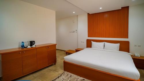 Express City Hotel - Duqm - Tap to explore photos