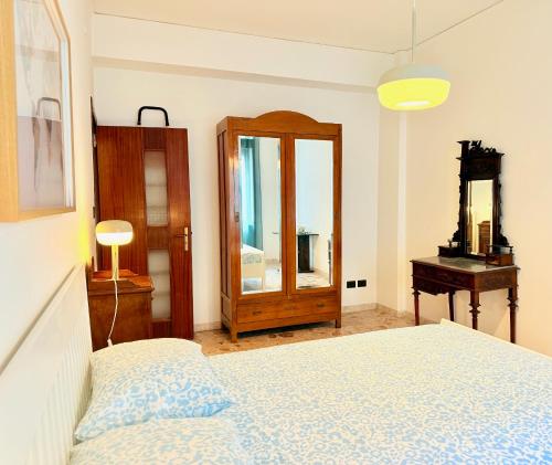 One-Bedroom Apartment image 2