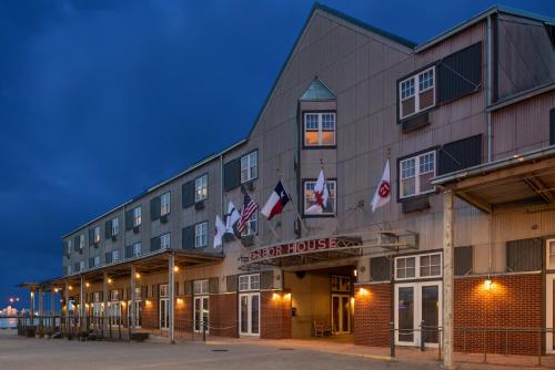 A szálláshely kívülről, Harbor House Hotel and Marina at Pier 21 near Vasútmúzeum
