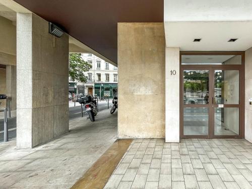 AllinLyon | Studio vue toits Presqu’île, Lyon (photo 10)
