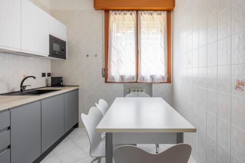 Kitchen, Bologna Modern Apartment by Wonderful Italy in Reno