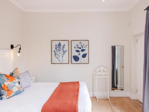 Whispering Oaks Room Type - Superior King Room