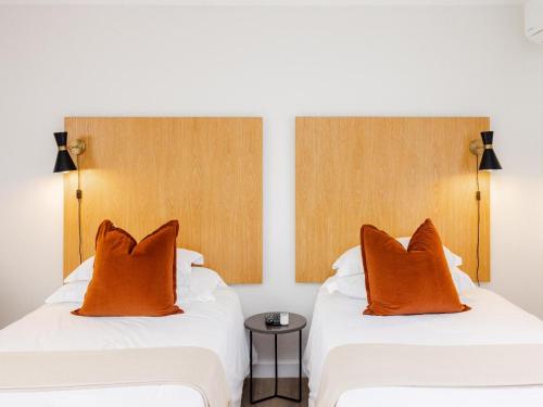 Whispering Oaks Room Type - Twin Room