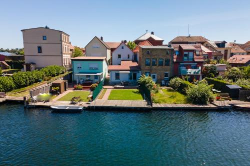 Ferienwohnung Seehus - Modernes Ferienhaus mit Sauna, Seezugang und Bootsanlegeplatz