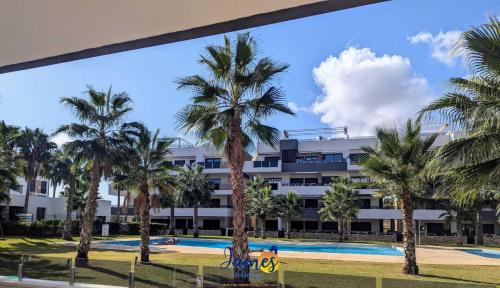 Alfredsi Luxury Poolside Retreat Apt Duly11 - image 3