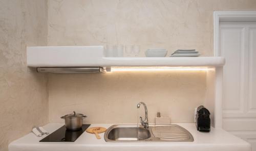 Moustakas Beach Apartments in Milos Island
