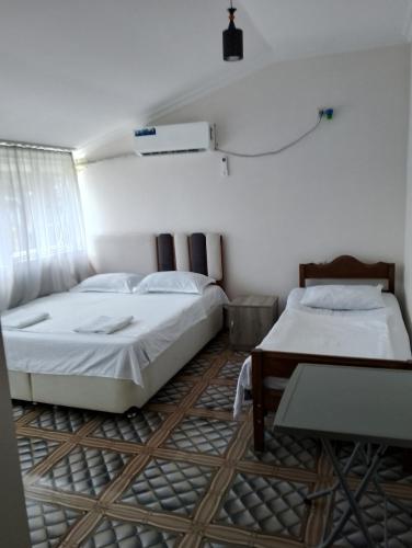 2 twin beds