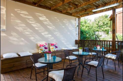 Erkély/terasz, מול כנרת בליבנים in Livnim