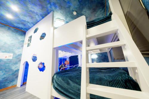 Fantasy Lodge, Tokio