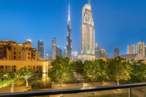 Luxury 2BR Downtown Burj View, Heart of Downtown, Dubai