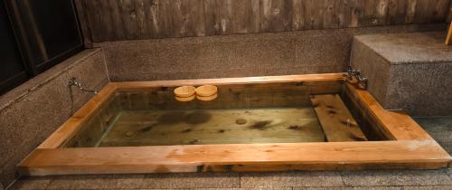 旅館青柳 海越し立山連峰の雪山絶景で休もう in Himi