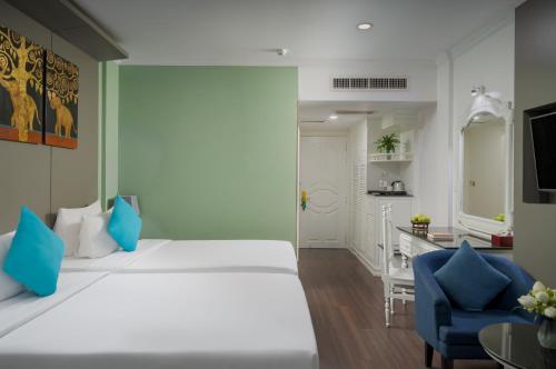 room detail thumbnail 1