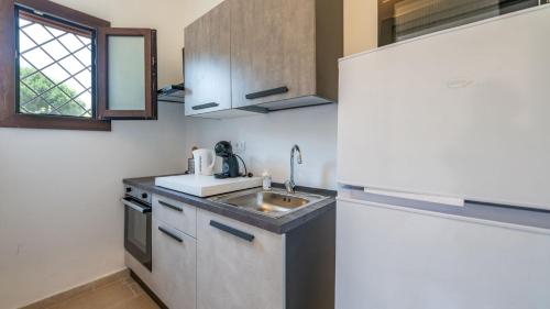 Kitchen, Casa Annamaria 1-2 by Rentbeat in Lamardilla